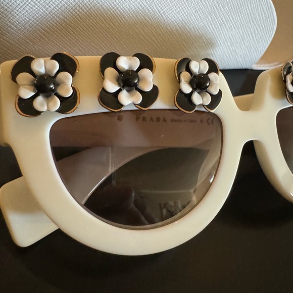 PRADA Limited Edition - Picture 6 of 13